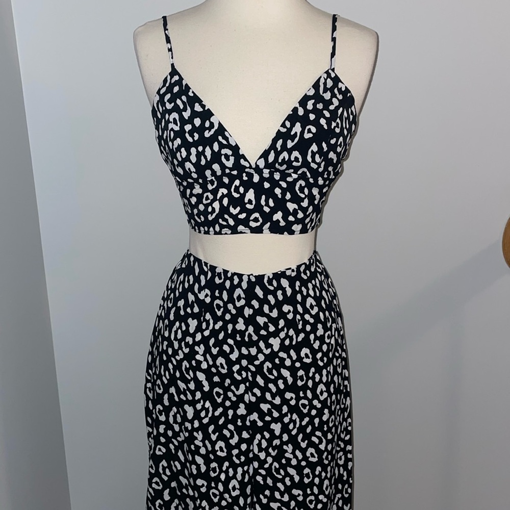 Adorable halter top and cropped pants outfit size medium